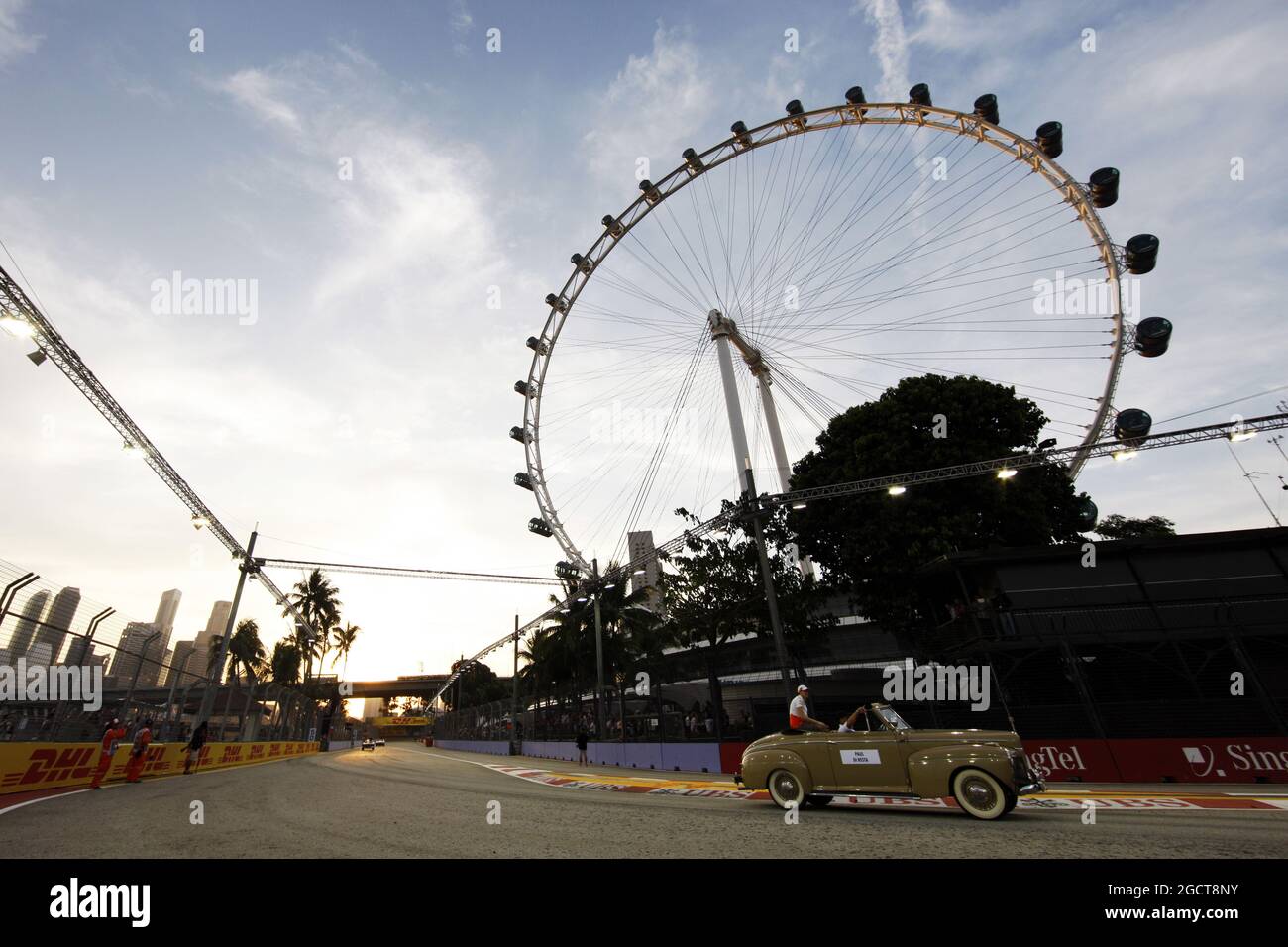 Paul di resta (GBR) Sahara Force India F1 sulla sfilata piloti. Gran Premio di Singapore, domenica 22 settembre 2013. Circuito Marina Bay Street, Singapore. Foto Stock