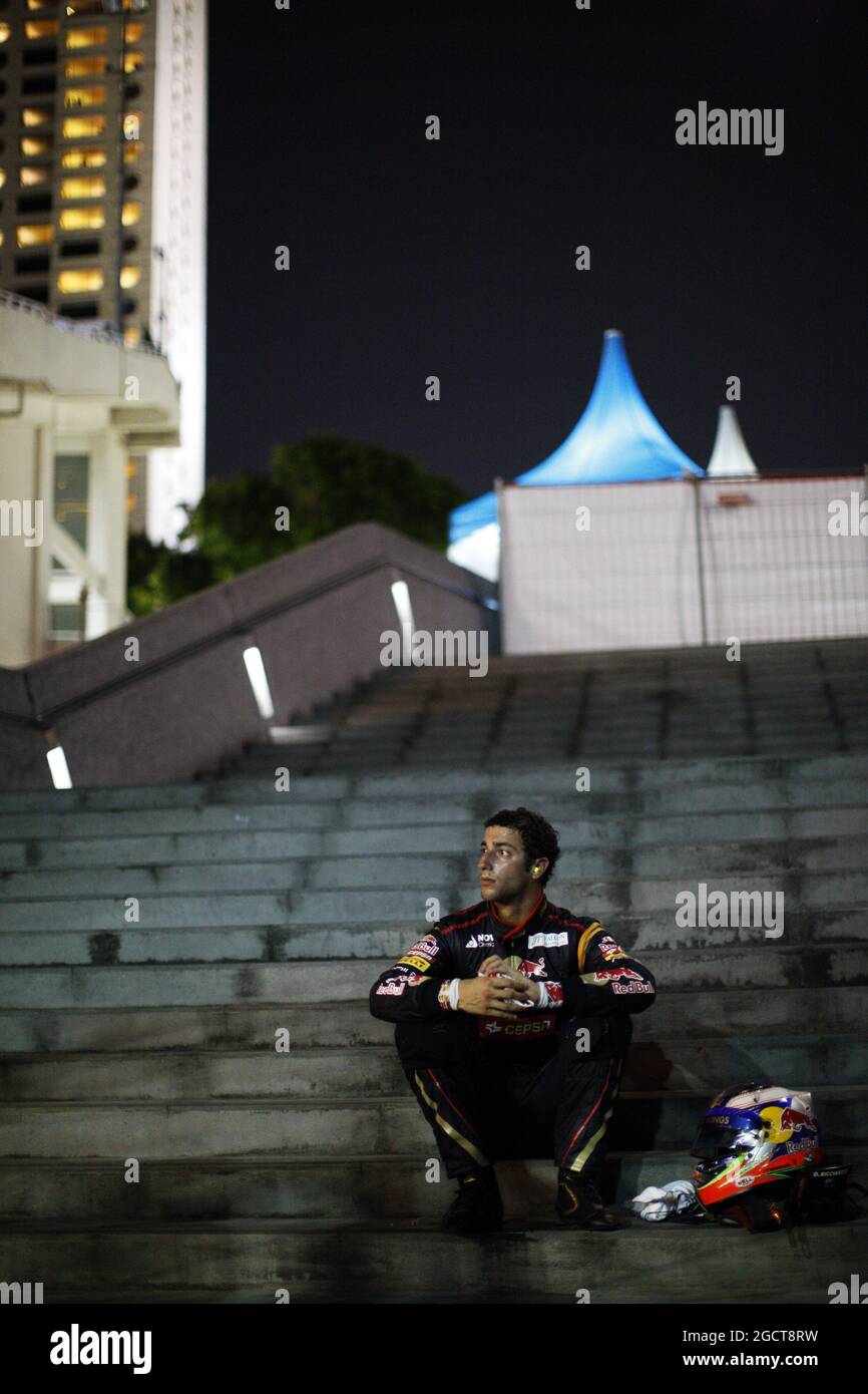 Daniel Ricciardo (AUS) Scuderia Toro Rosso si è ritirato dalla gara. Gran Premio di Singapore, domenica 22 settembre 2013. Circuito Marina Bay Street, Singapore. Foto Stock