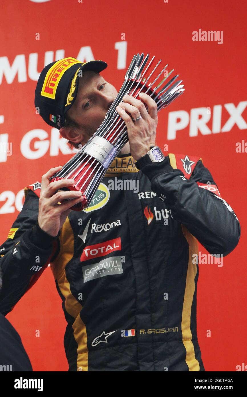 Romain Grosjean (fra) Lotus F1 Team festeggia la sua terza posizione sul podio. Gran Premio d'India, domenica 27 ottobre 2013. Grande Noida, Nuova Delhi, India. Foto Stock
