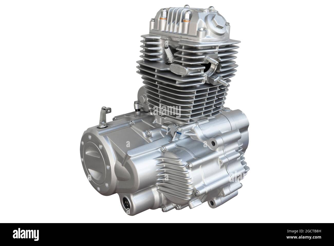 Motore per motociclette isolato su sfondo bianco. Motore a combustione interna raffreddato ad aria per moto, motoslitta o ATV. Primo piano del motore Silver. ISOL Foto Stock