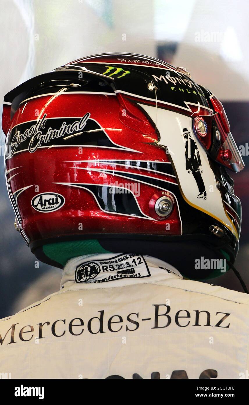 Il casco a tema Michael Jackson di Lewis Hamilton (GBR) Mercedes AMG F1. Gran Premio degli Stati Uniti, venerdì 15 novembre 2013. Circuito delle Americhe, Austin, Texas, USA. Foto Stock