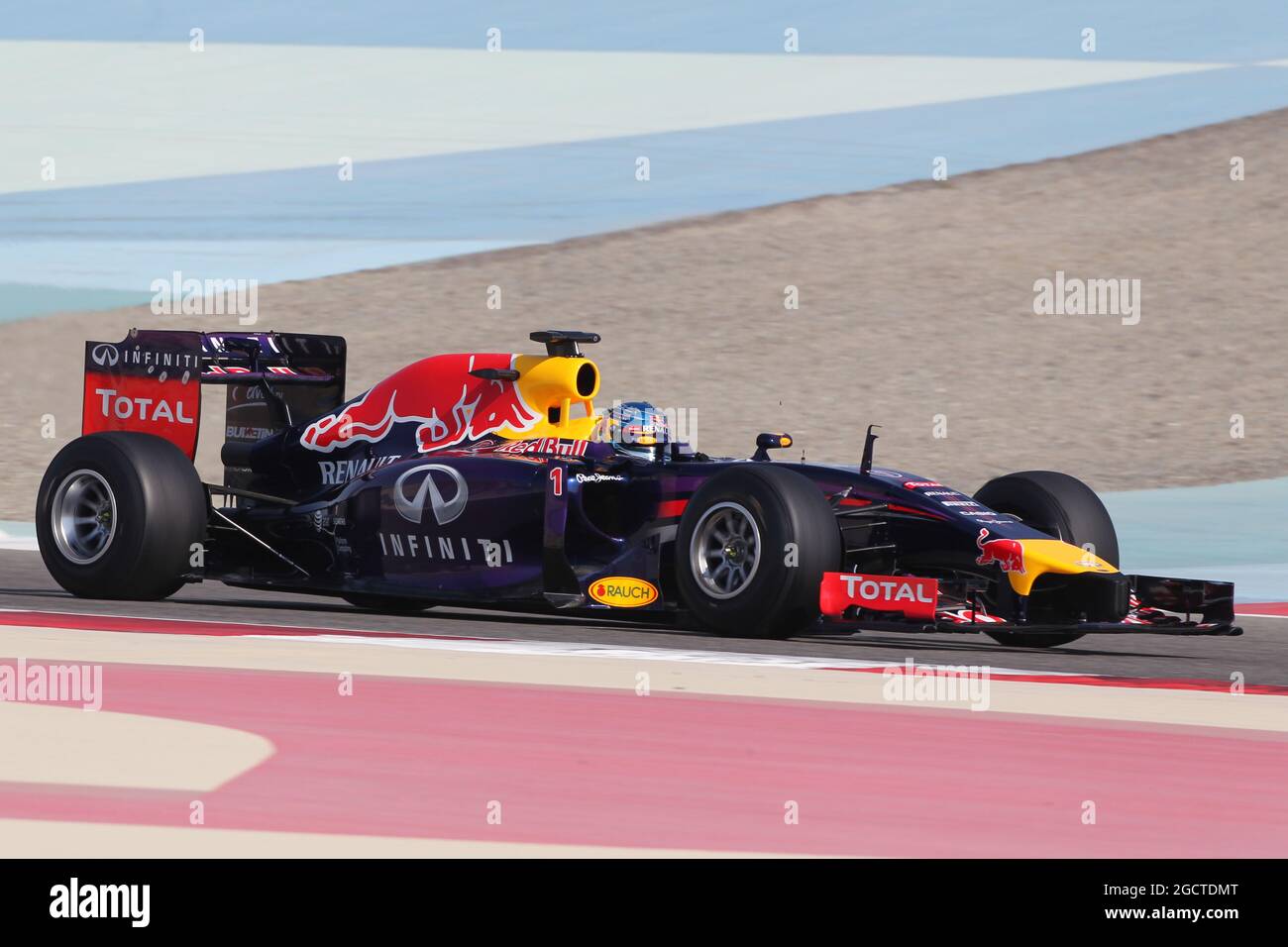 Sebastian Vettel (GER) Red Bull Racing RB10. Formula uno Test, Bahrain Test One, Day One, mercoledì 19 febbraio 2014. Sakhir, Bahrein. Foto Stock