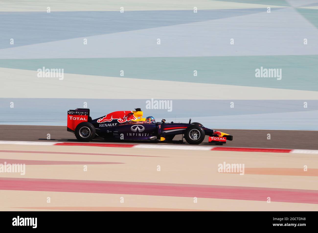 Sebastian Vettel (GER) Red Bull Racing RB10. Formula uno Test, Bahrain Test One, Day One, mercoledì 19 febbraio 2014. Sakhir, Bahrein. Foto Stock