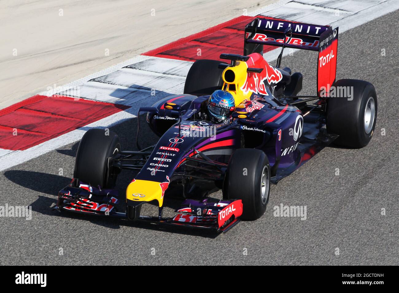 Sebastian Vettel (GER) Red Bull Racing RB10. Formula uno Test, Bahrain Test One, Day One, mercoledì 19 febbraio 2014. Sakhir, Bahrein. Foto Stock