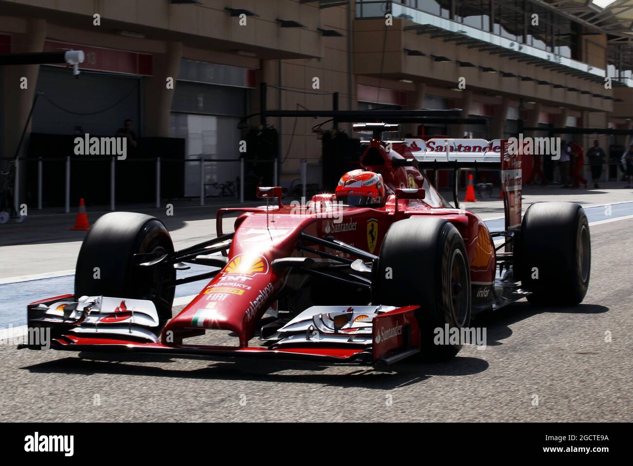 Kimi Raikkonen (fin) Ferrari F14-T. Test di Formula uno, Test Bahrain due, giorno tre, Sabato 1° match 2014. Sakhir, Bahrein. Foto Stock