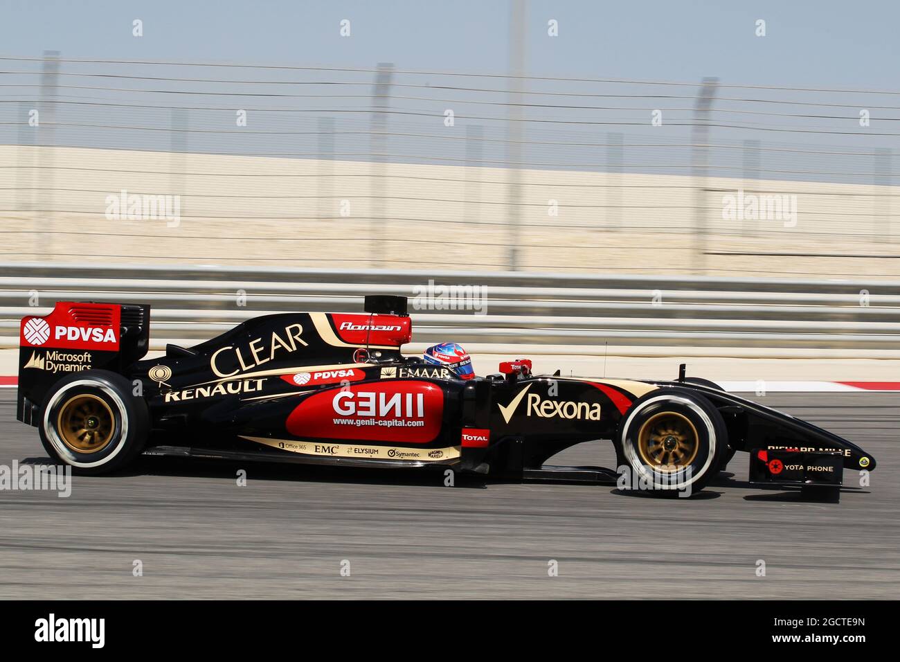 Romain Grosjean (fra) Lotus F1 E22. Test di Formula uno, Test Bahrain due, giorno tre, Sabato 1° match 2014. Sakhir, Bahrein. Foto Stock
