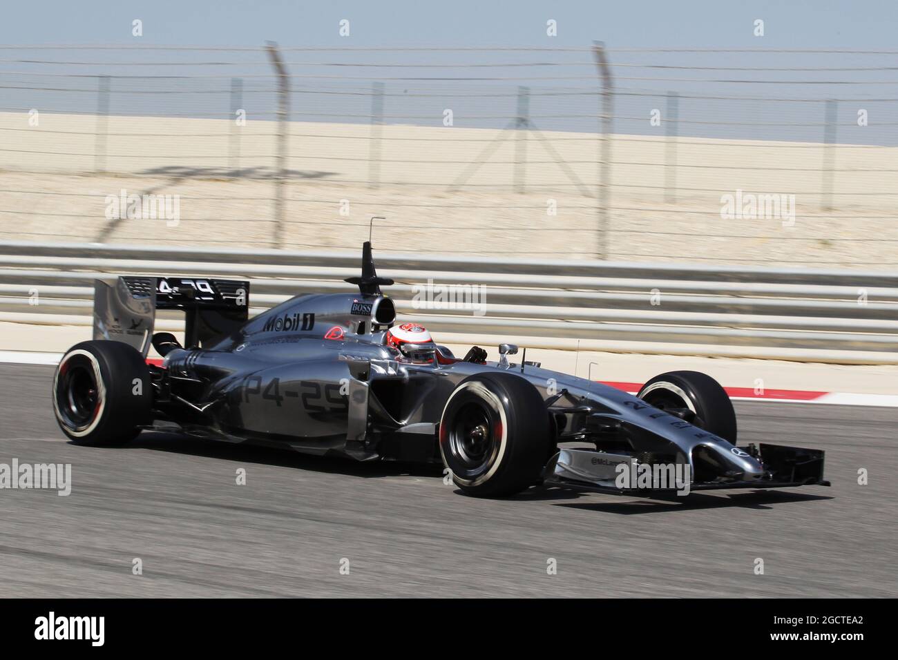 Kevin Magnussen (DEN) McLaren MP4-29. Test di Formula uno, Test Bahrain due, giorno tre, Sabato 1° match 2014. Sakhir, Bahrein. Foto Stock