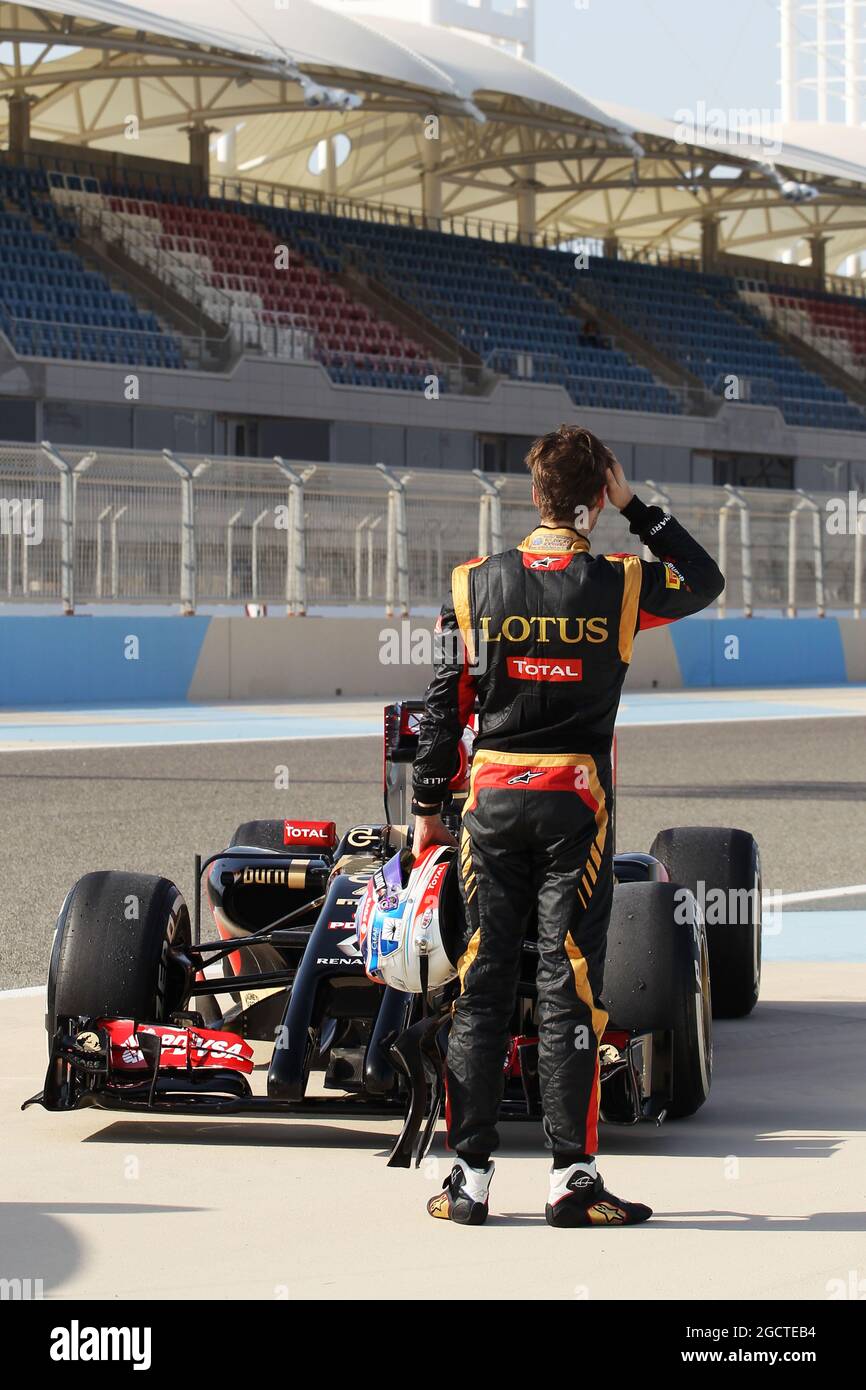 Romain Grosjean (fra) Lotus F1 E22 si ferma sul circuito. Test di Formula uno, Test Bahrain due, giorno tre, Sabato 1° match 2014. Sakhir, Bahrein. Foto Stock
