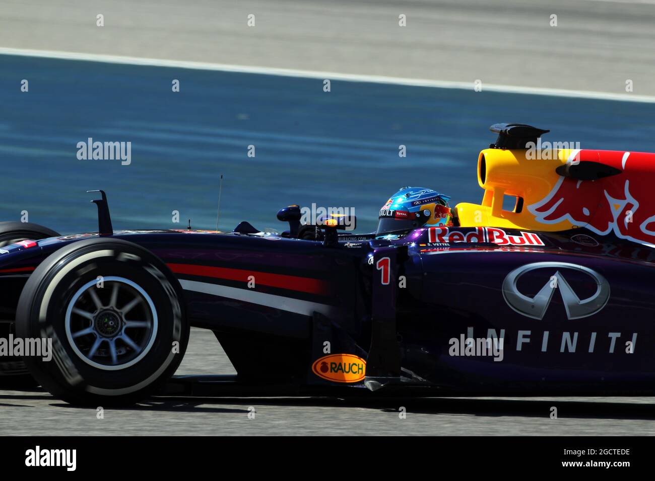 Sebastian Vettel (GER) Red Bull Racing RB10. Formula uno Test, Bahrain Test due, Day Four, Domenica 2 Marzo 2014. Sakhir, Bahrein. Foto Stock