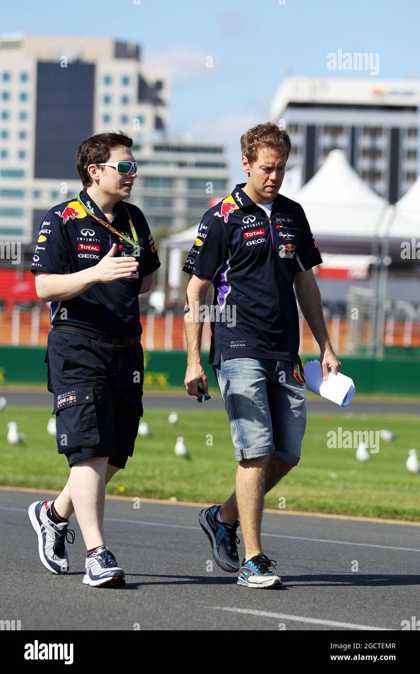 Sebastian Vettel (GER) Red Bull Racing cammina sul circuito. Gran Premio d'Australia, mercoledì 12 marzo 2014. Albert Park, Melbourne, Australia. Foto Stock