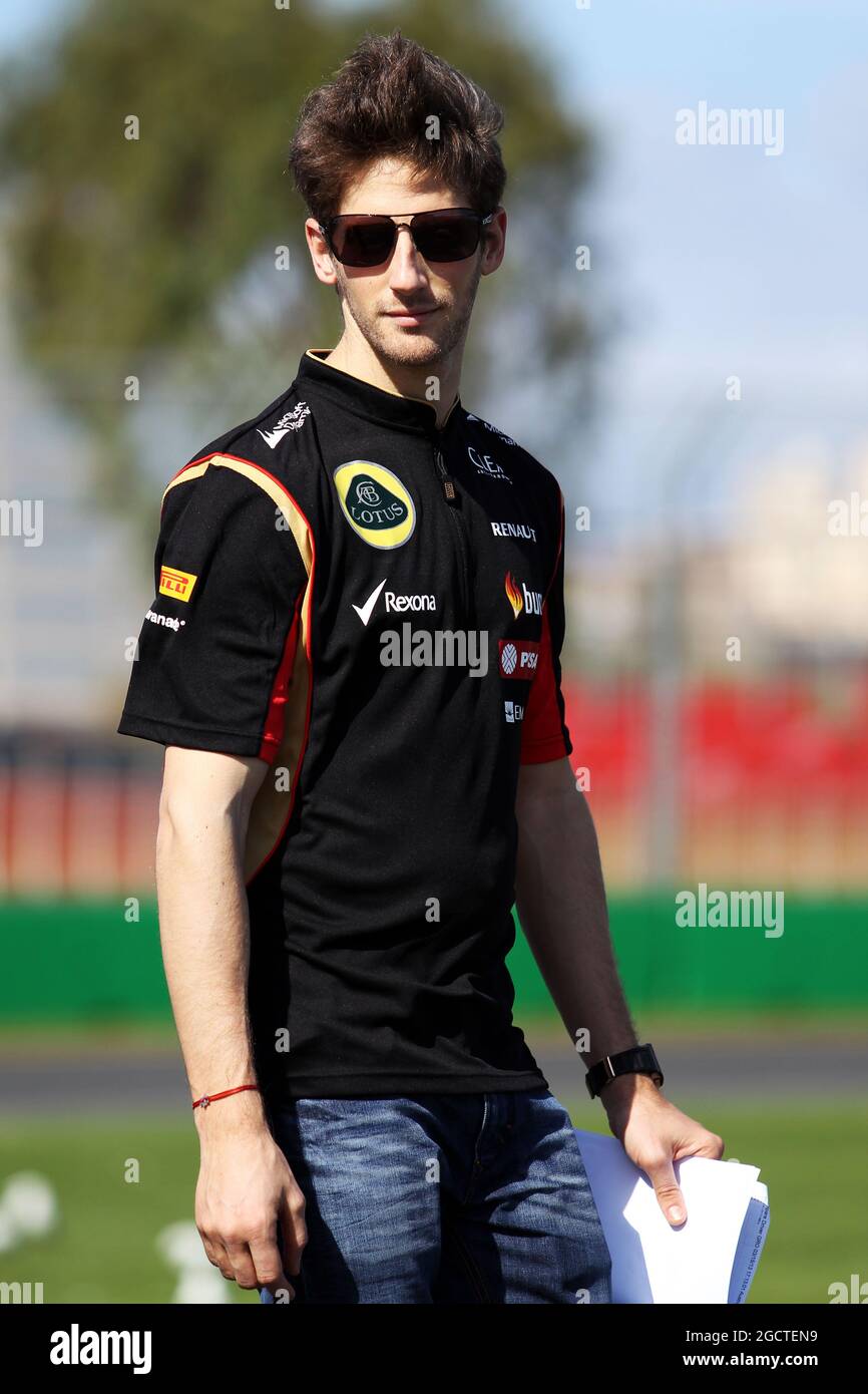 Romain Grosjean (fra) Lotus F1 Team cammina sul circuito. Gran Premio d'Australia, mercoledì 12 marzo 2014. Albert Park, Melbourne, Australia. Foto Stock