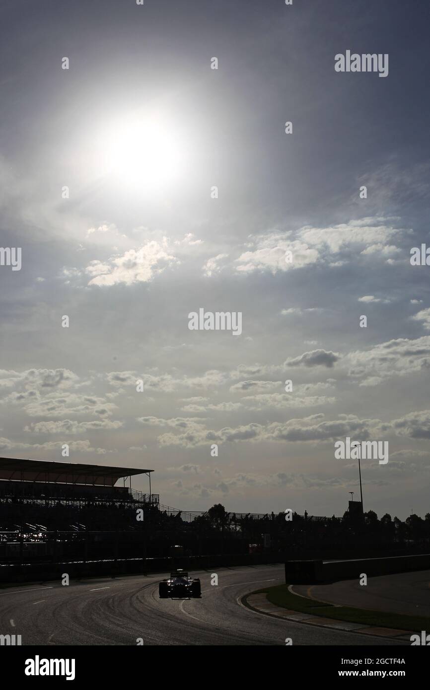 Azione in condizioni di scarsa illuminazione. Gran Premio d'Australia, venerdì 14 marzo 2014. Albert Park, Melbourne, Australia. Foto Stock