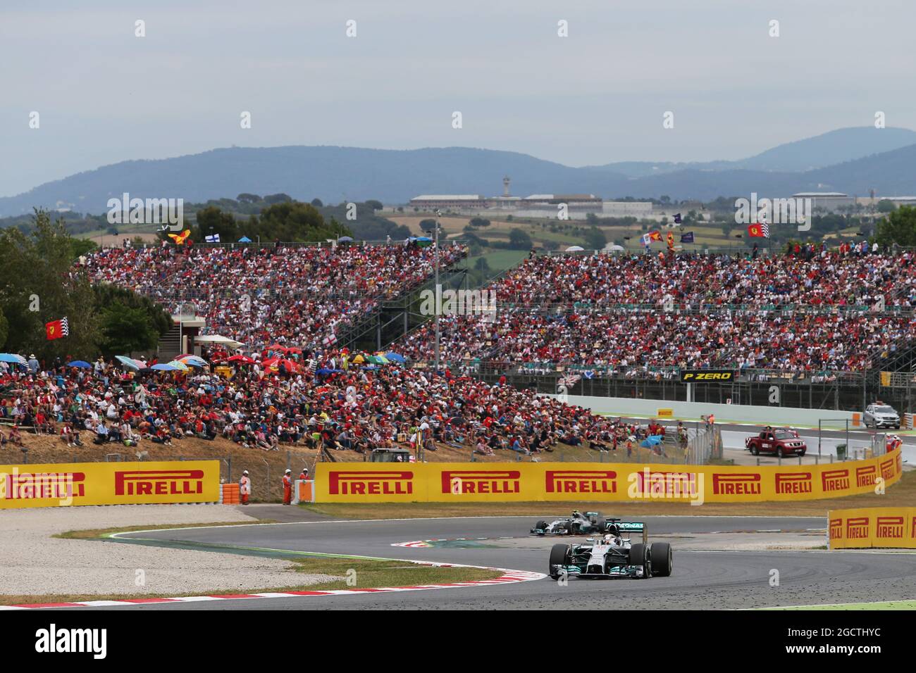 Lewis Hamilton (GBR) Mercedes AMG F1 W05 guida il compagno di squadra Nico Rosberg (GER) Mercedes AMG F1 W05. Gran Premio di Spagna, domenica 11 maggio 2014. Barcellona, Spagna. Foto Stock