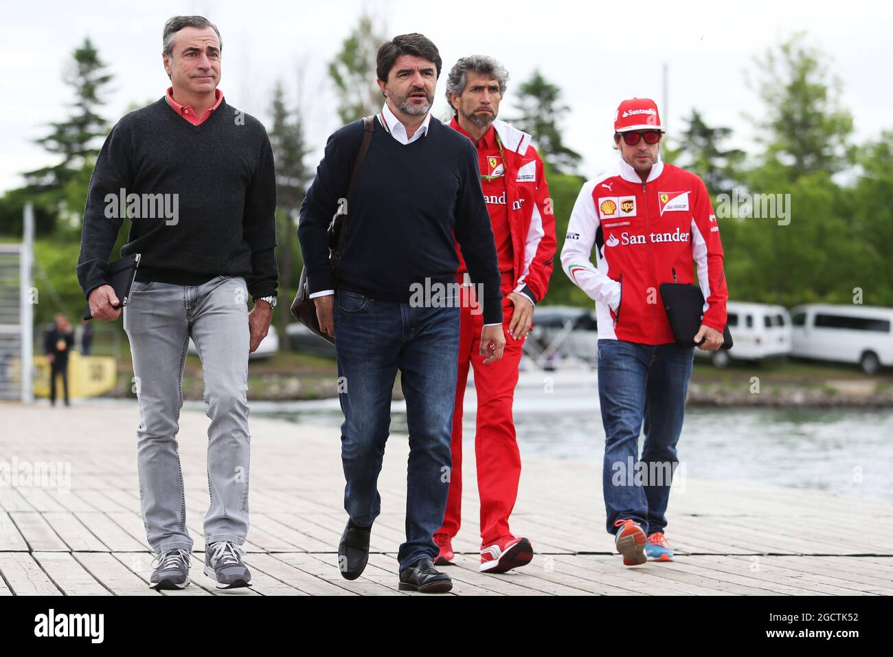 (Da L a R): Carlos Sainz (ESP) con Luis Garcia Abad (ESP) driver Manager, Edoardo Bendinelli (ITA) Personal Trainer, e Fernando Alonso (ESP) Ferrari. Gran Premio del Canada, venerdì 6 giugno 2014. Montreal, Canada. Foto Stock