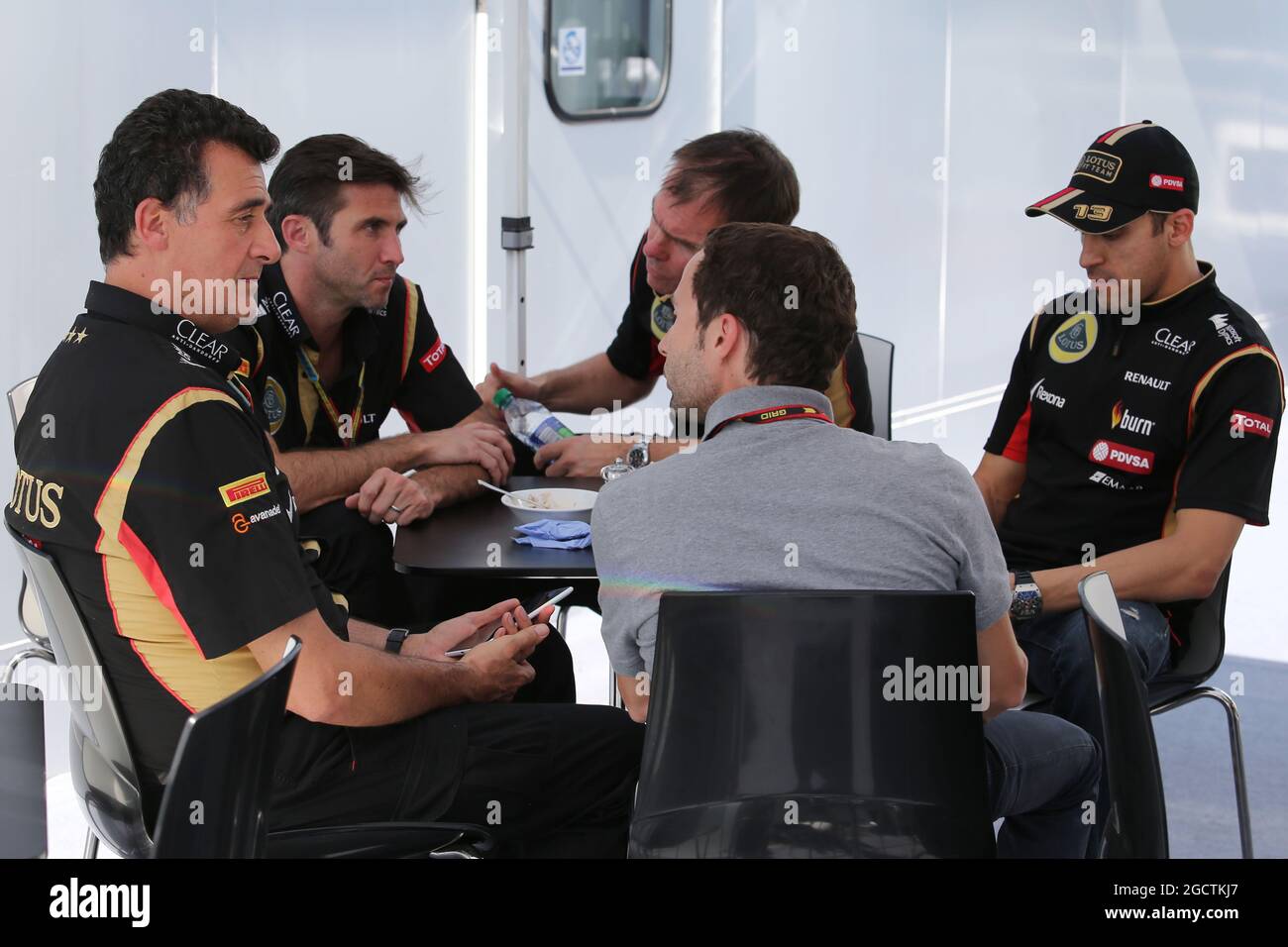 (Da L a R): Federico Gastaldi (ARG) Lotus F1 Team Vice Team Principal con Matthew carter (GBR) Lotus F1 Team CEO; Alan permanente (GBR) Lotus F1 Team Trackside Operations Director; Nicolas Todt (fra) driver Manager e Pastor Maldonado (VEN) Lotus F1 Team. Gran Premio del Canada, sabato 7 giugno 2014. Montreal, Canada. Foto Stock