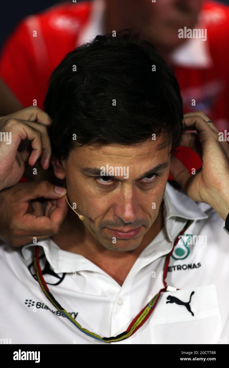 Toto Wolff (GER), azionista e Direttore Esecutivo di Mercedes AMG F1 alla Conferenza stampa della FIA. Gran Premio d'Italia, venerdì 5 settembre 2014. Monza Italia. Foto Stock
