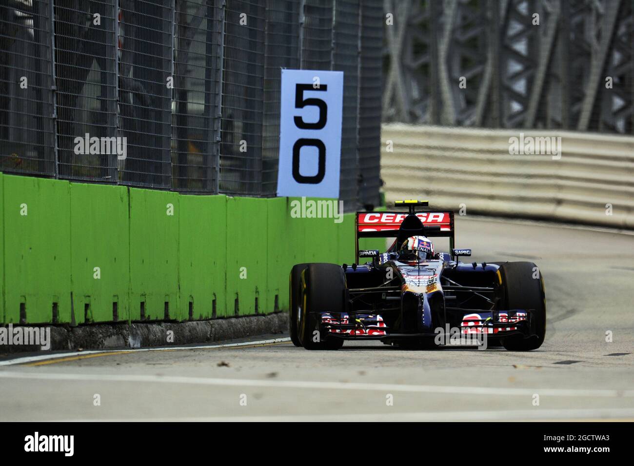 Daniil Kvyat (RUS) Scuderia Toro Rosso STR9. Gran Premio di Singapore, sabato 20 settembre 2014. Circuito Marina Bay Street, Singapore. Foto Stock