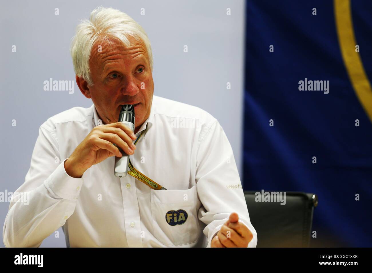 Charlie Whiting (GBR) Delegato della FIA ad una conferenza stampa della FIA per discutere l'incidente che ha coinvolto Jules Bianchi (fra), pilota del team di F1 Marussia, nel GP di Suzuka. Gran Premio di Russia, venerdì 10 ottobre 2014. Sochi Autodrom, Sochi, Russia. Foto Stock