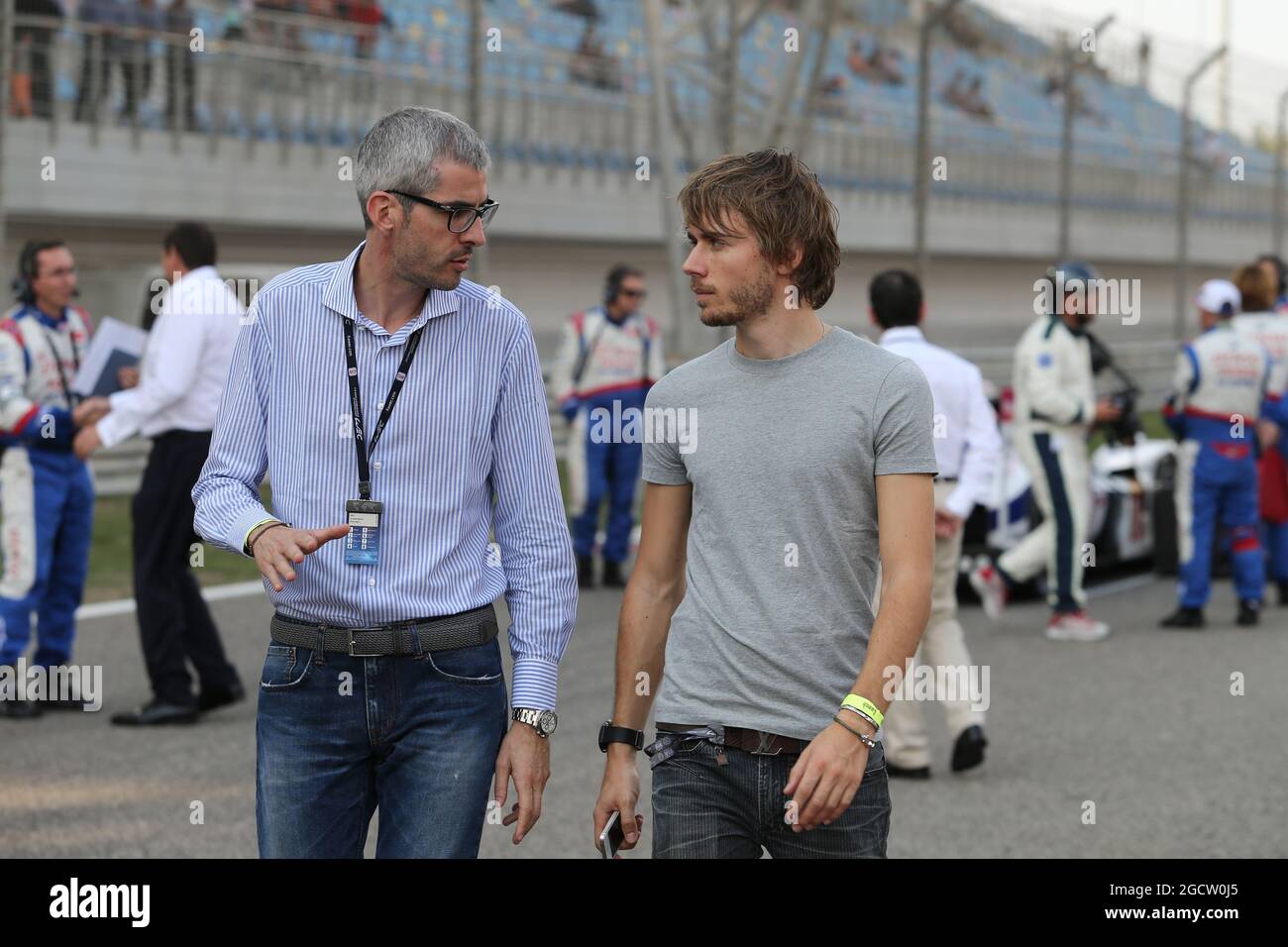 (Da L a R): Alessandro Alunni Bravi (ITA) driver Manager con Charles Pic (fra) Lotus F1 Team terzo pilota in griglia. Campionato Mondiale FIA Endurance, turno 7, sabato 15 novembre 2014. Sakhir, Bahrein. Foto Stock