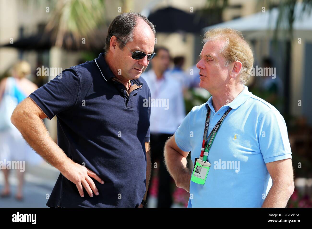 (Da L a R): Gerhard Berger (AUT) con Jonathan Palmer (GBR). Gran Premio di Abu Dhabi, sabato 22 novembre 2014. Yas Marina Circuit, Abu Dhabi, Emirati Arabi Uniti. Foto Stock