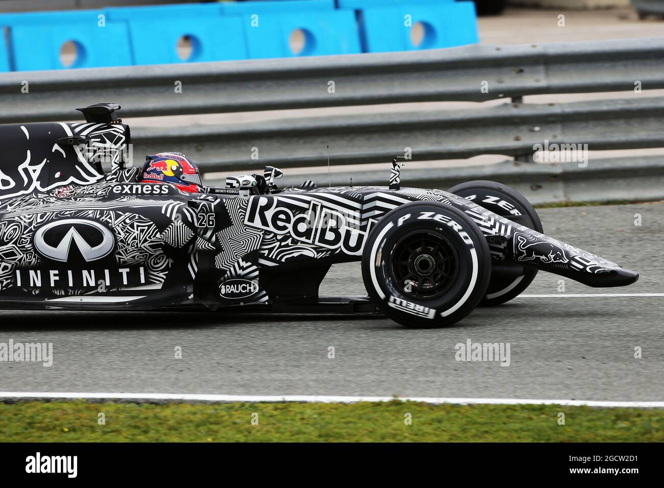 Daniil Kvyat (RUS) Red Bull Racing RB11 in esecuzione senza ala anteriore. Test di Formula uno, giorno due, lunedì 2 febbraio 2015. Jerez, Spagna. Foto Stock