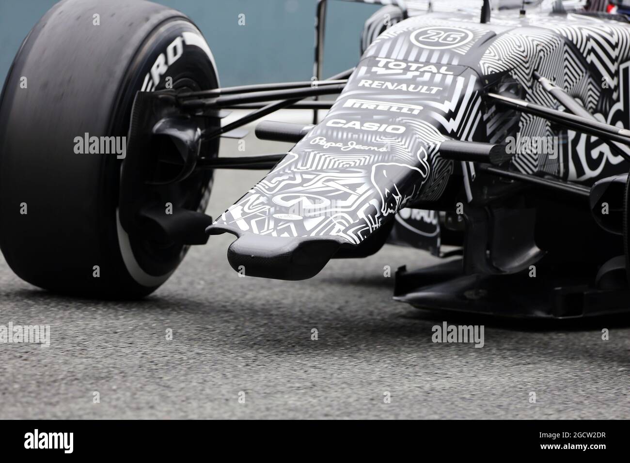 Daniil Kvyat (RUS) Red Bull Racing RB11 in esecuzione senza ala anteriore. Test di Formula uno, giorno due, lunedì 2 febbraio 2015. Jerez, Spagna. Foto Stock