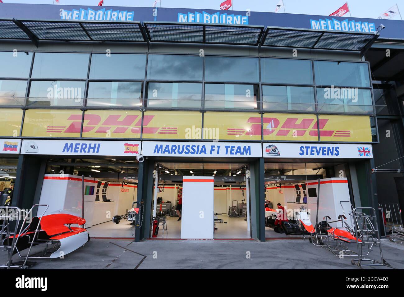 Manor F1 Team pit garage. Gran Premio d'Australia, giovedì 12 marzo 2015. Albert Park, Melbourne, Australia. Foto Stock