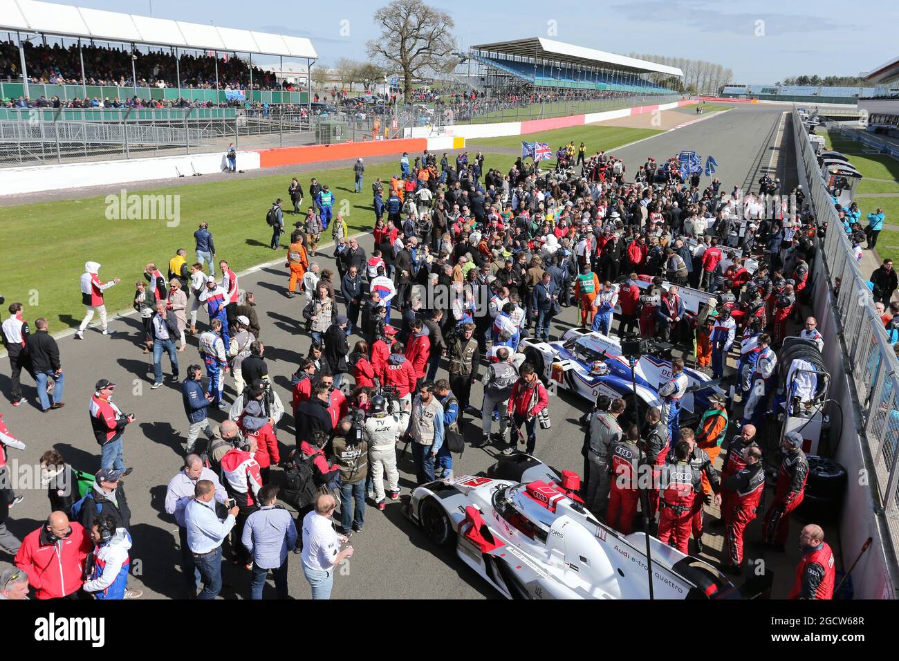 La griglia prima dell'inizio della gara. Campionato Mondiale FIA Endurance, turno 1, domenica 12 aprile 2015. Silverstone, Inghilterra. Foto Stock