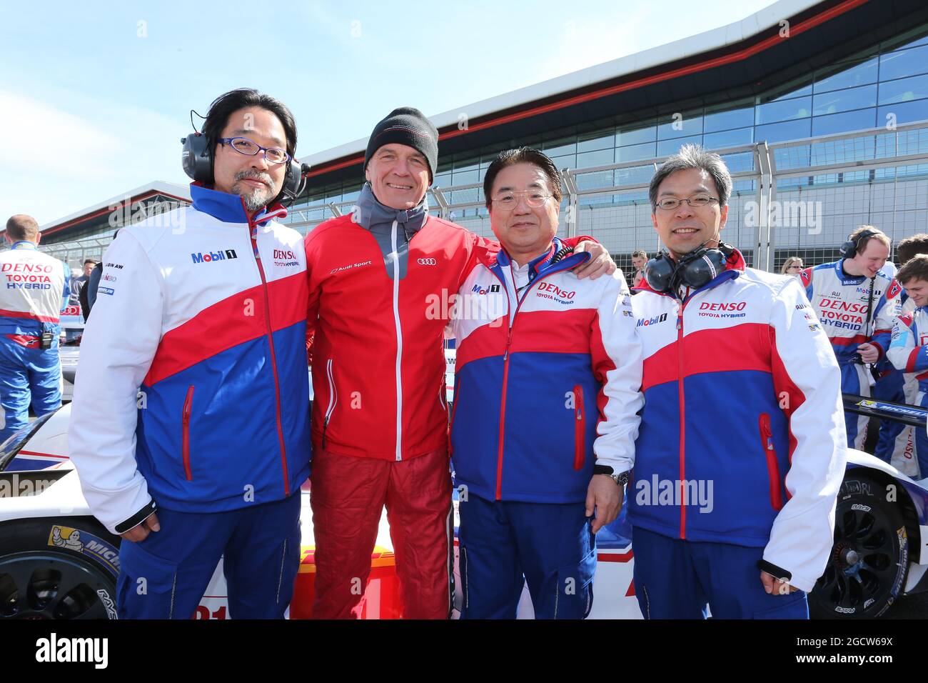 (Da L a R): Hisatake Murata (JPN) Toyota Motorsports Unit Development General Manager;Dr. Wolfgang Ullrich (GER) Audi Motorsport Team Boss; Yoshiaki Kinoshita (JPN) Toyota Racing Team President; e Toshio Sato (JPN) Toyota Motorsport GmbH Presidente. Campionato Mondiale FIA Endurance, turno 1, domenica 12 aprile 2015. Silverstone, Inghilterra. Foto Stock