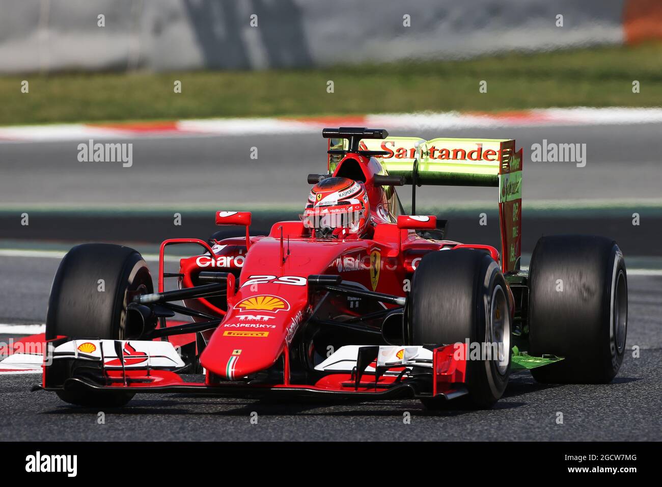 Raffaele Marciello (ITA) Test driver Ferrari SF15-T con vernice Flow-VIS sul parafango posteriore. Test di Formula uno, martedì 12 maggio 2015. Barcellona, Spagna. Foto Stock