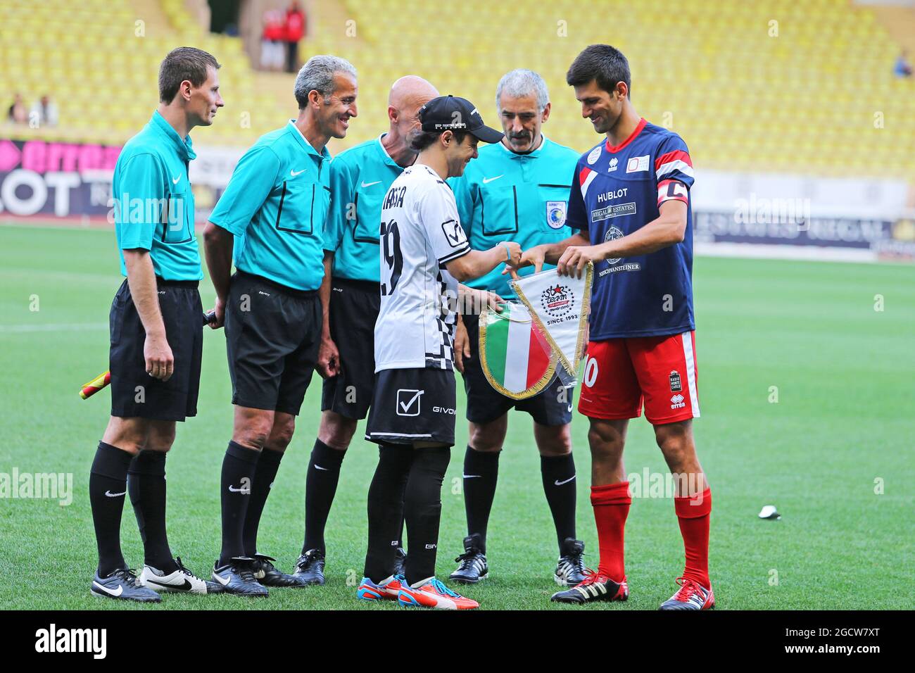 (Da L a R): Felipe massa (BRA) Williams e Novak Djokovic (SER) Tennis Player alla partita di calcio di beneficenza. Gran Premio di Monaco, martedì 19 maggio 2015. Monte Carlo, Monaco. Foto Stock