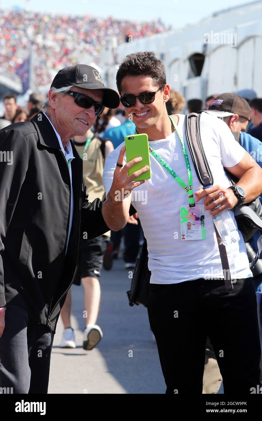 (Da L a R): Michael Douglas (USA) attore con Javier Hernandez (MEX) Manchester Utd giocatore di calcio. Gran Premio del Canada, sabato 6 giugno 2015. Montreal, Canada. Foto Stock (Da L a R): Michael Douglas (USA) attore con Javier Hernandez (MEX) Manchester Utd giocatore di calcio. Gran Premio del Canada, sabato 6 giugno 2015. Montreal, Canada. Foto Stock