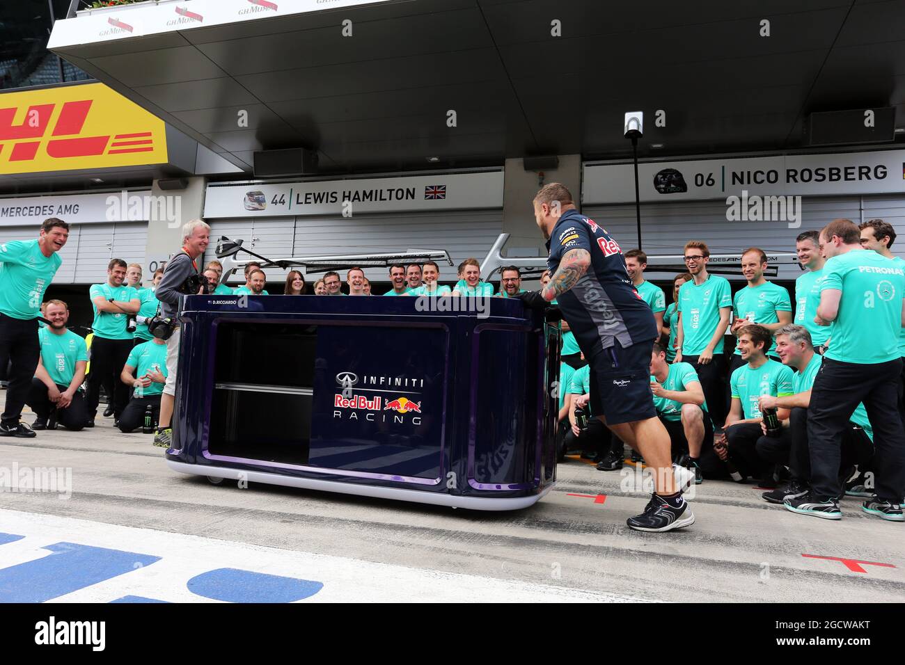 Red Bull Racing sconvolse la festa Mercedes AMG F1 1-2. Gran Premio d'Austria, domenica 21 giugno 2015. Spielberg, Austria. Foto Stock