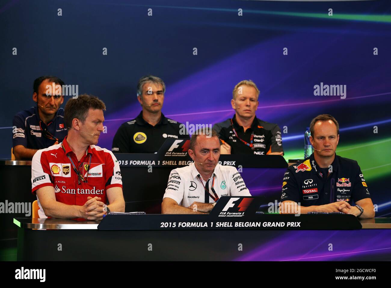 La conferenza stampa della FIA (dalla fila posteriore (da L a R)): Giampaolo Dall'Ara (ITA) Sauber F1 Team Head of Track Engineering; Nick Chester (GBR) Lotus F1 Team Technical Director; Andrew Green (GBR) Sahara Force India F1 Team Technical Director; James Allison (GBR) Ferrari chassis Technical Director; Paddy Lowe (GBR) Direttore Esecutivo Mercedes AMG F1 (tecnico); Paul Monaghan (GBR) Direttore Esecutivo Red Bull Racing. Gran Premio del Belgio, venerdì 21 agosto 2015. Spa-Francorchamps, Belgio. Foto Stock