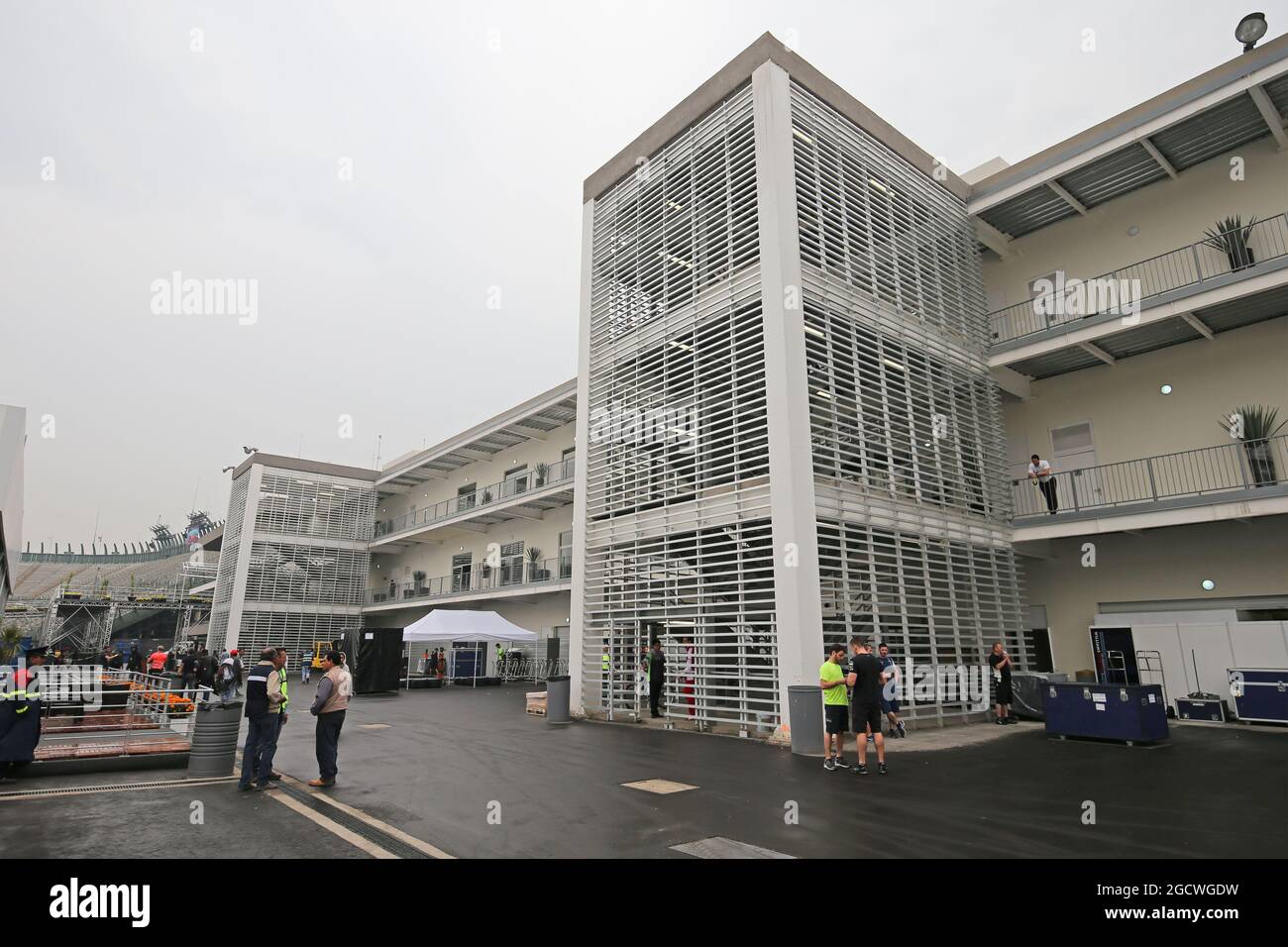 Il paddock. Gran Premio del Messico, mercoledì 28 ottobre 2015. Città del Messico, Messico. Foto Stock