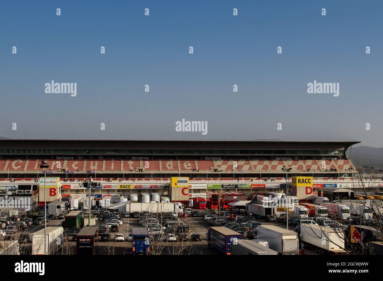 Il paddock. Test di Formula uno, giorno 2, martedì 23 febbraio 2016. Barcellona, Spagna. Foto Stock