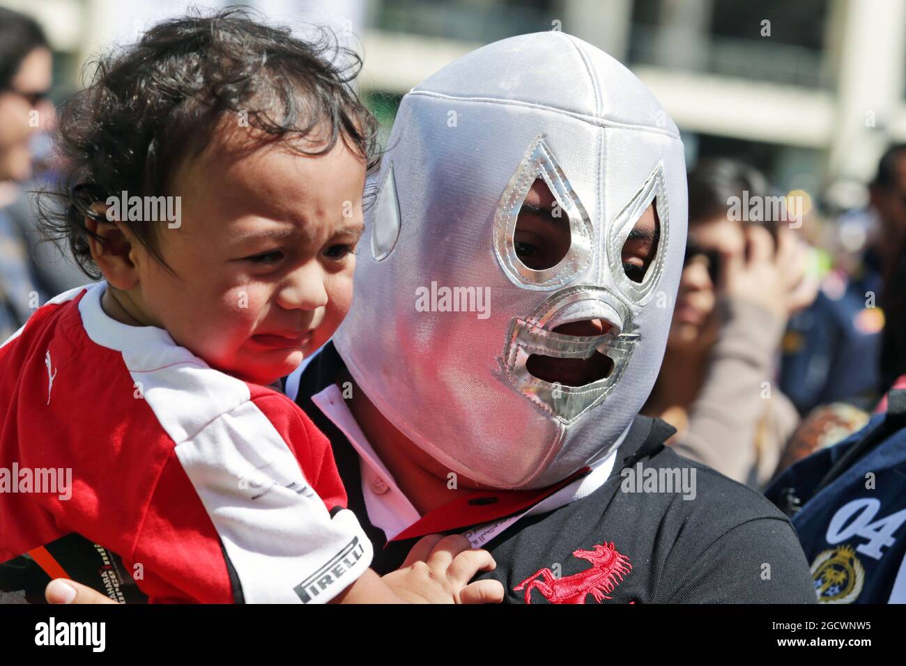 Ventilatori. Gran Premio del Bahrain, sabato 2 aprile 2016. Sakhir, Bahrein. Foto Stock
