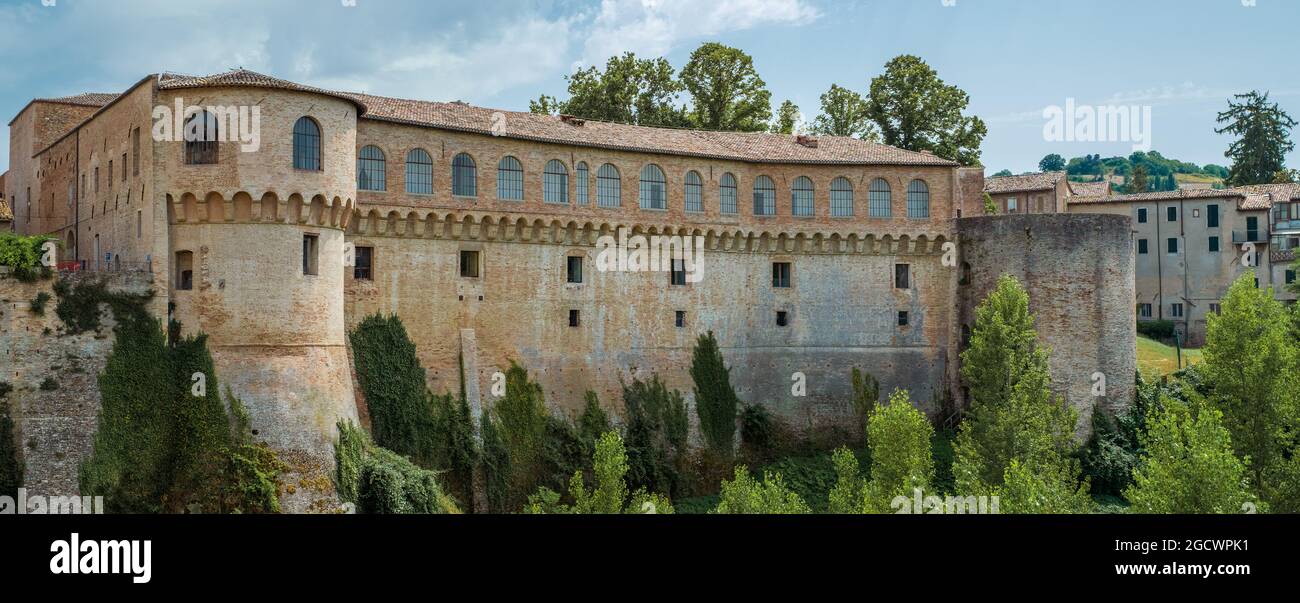 Palazzo Ducale di Urbania, città rinascimentale sul fiume Metauro, provincia di Pesaro e Urbino, Marche, Italia. Foto Stock