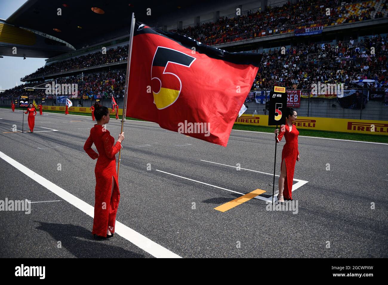 Ragazza griglia. Gran Premio di Cina, domenica 17 aprile 2016. Shanghai, Cina. Foto Stock