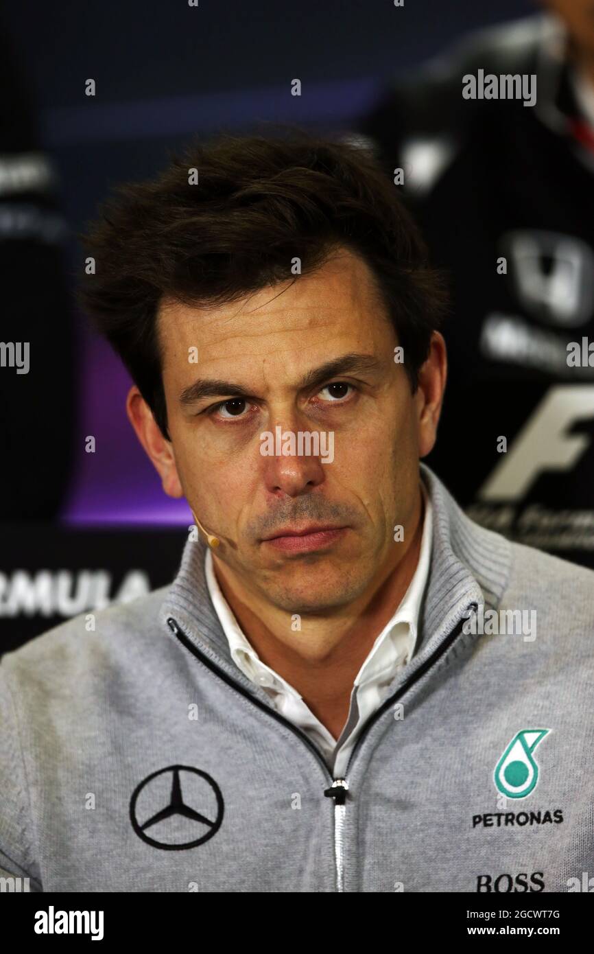 Toto Wolff (GER), azionista e Direttore Esecutivo di Mercedes AMG F1 alla Conferenza stampa della FIA. Gran Premio di Spagna, venerdì 13 maggio 2016. Barcellona, Spagna. Foto Stock