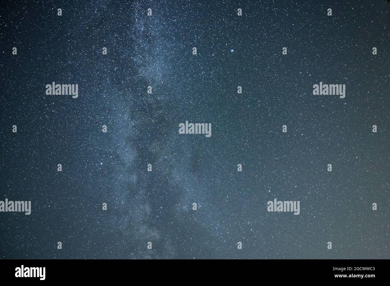 Cielo stellato blu notte con la galassia modo lattiginoso. Foto Stock