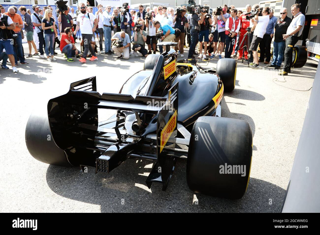 Pirelli rivela un mock-up di ciò che una vettura e pneumatici F1 2017  possono apparire. Gran Premio di Monaco, sabato 28 maggio 2016. Monte  Carlo, Monaco Foto stock - Alamy