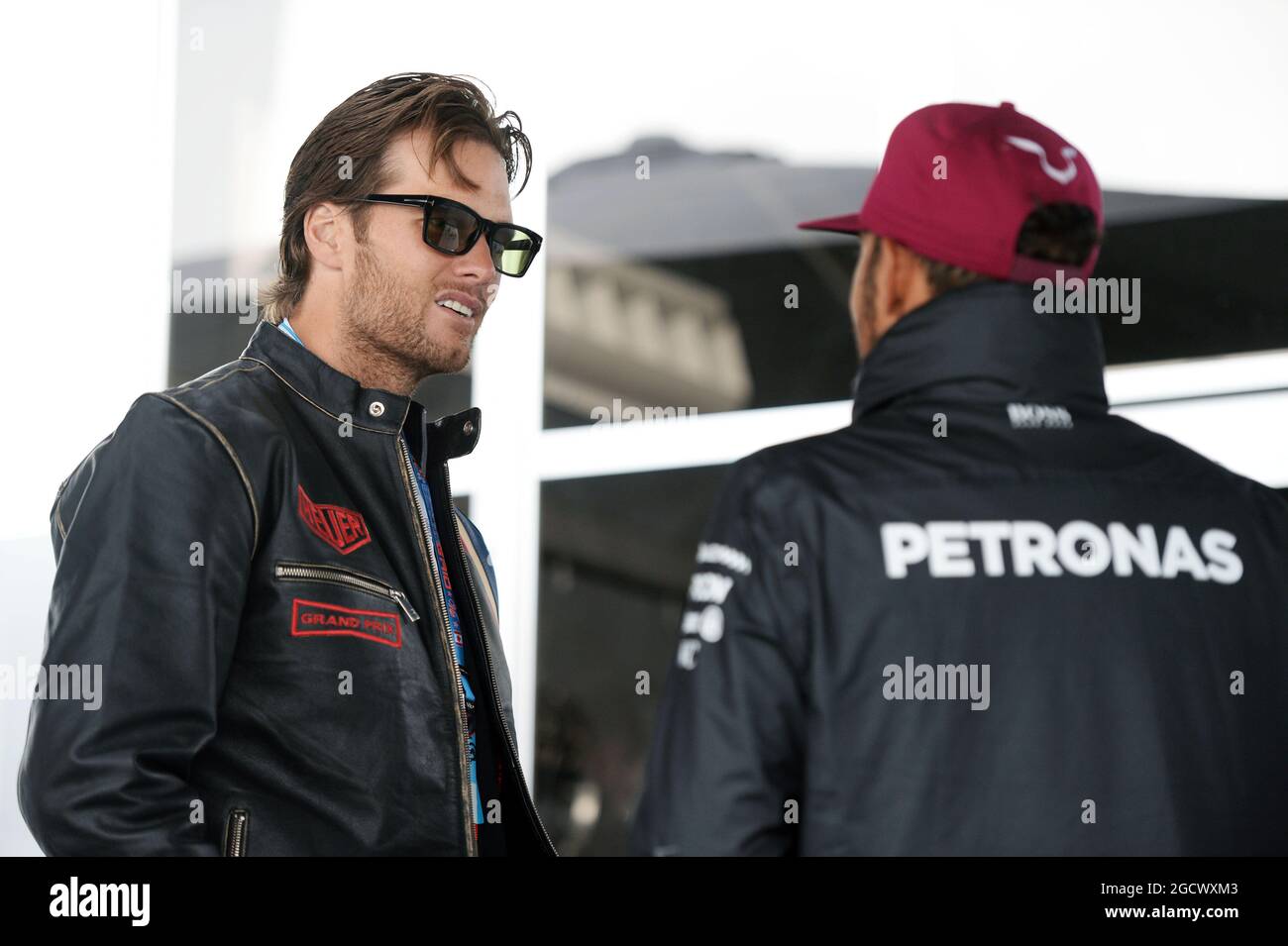 (Da L a R): Tom Brady (USA) New England Patriots quarto con Lewis Hamilton (GBR) Mercedes AMG F1. Gran Premio del Canada, domenica 12 giugno 2016. Montreal, Canada. Foto Stock