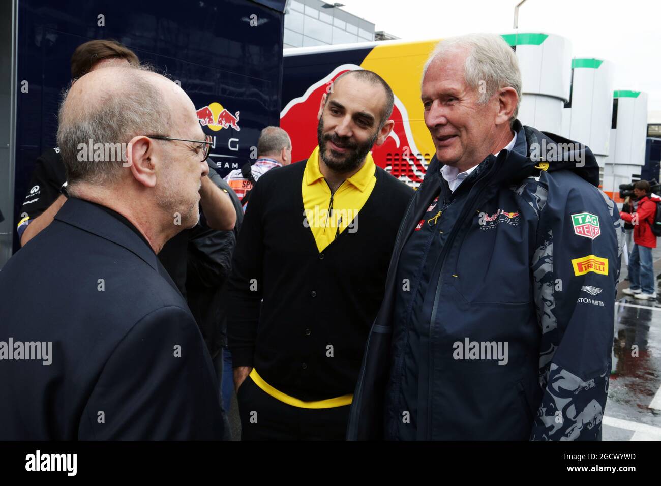 Cyril Abiteboul (fra) Direttore Generale Renault Sport F1 e Dr. Helmut Marko (AUT) Consulente Red Bull Motorsport. Gran Premio d'Austria, domenica 3 luglio 2016. Spielberg, Austria. Foto Stock