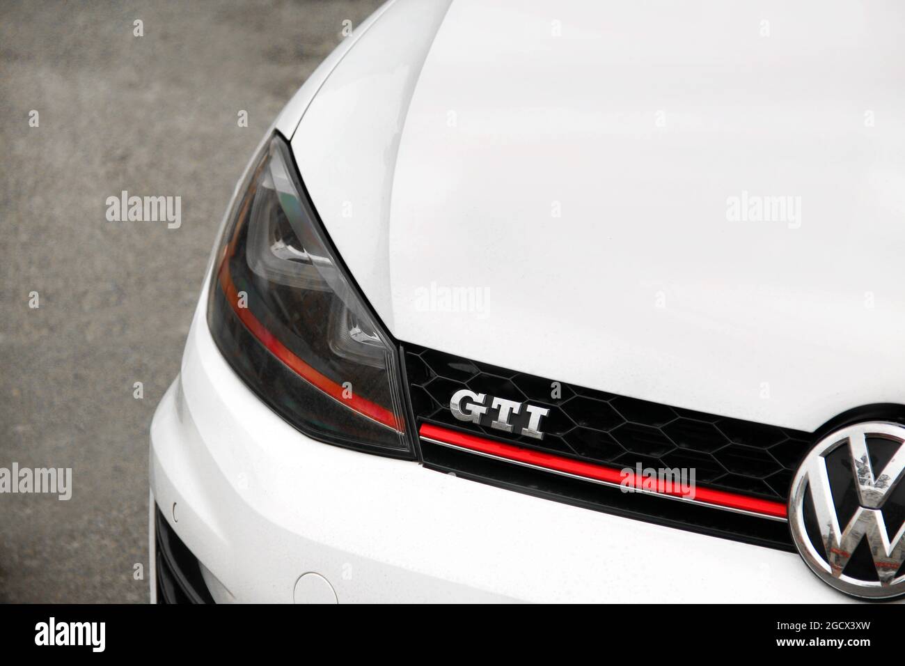 Kiev, Ucraina - 3 maggio 2019: Volkswagen Golf GTI parcheggiato in città Foto Stock