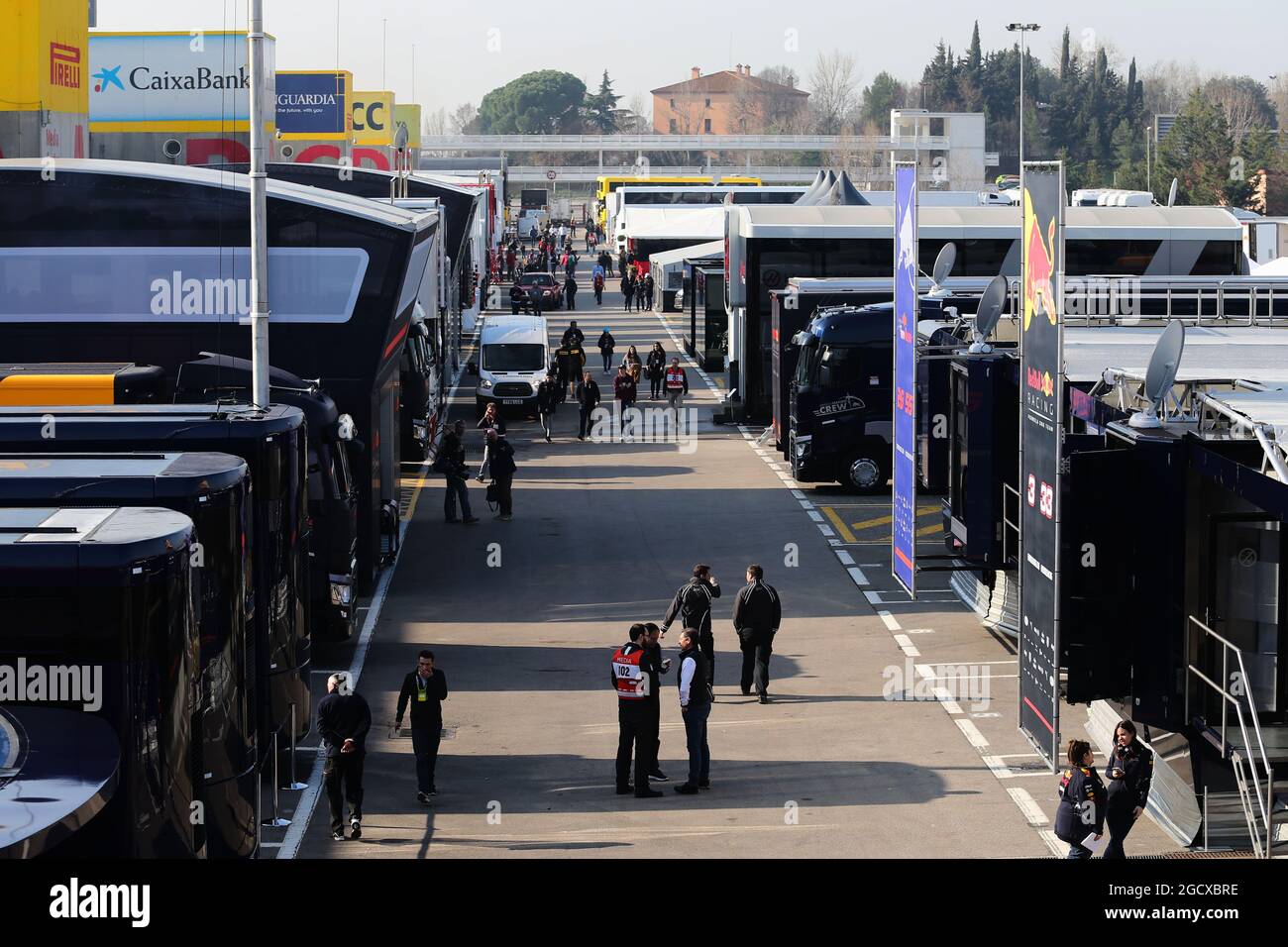 Il paddock. Test di Formula uno, giorno 1, lunedì 27 febbraio 2017. Barcellona, Spagna. Foto Stock