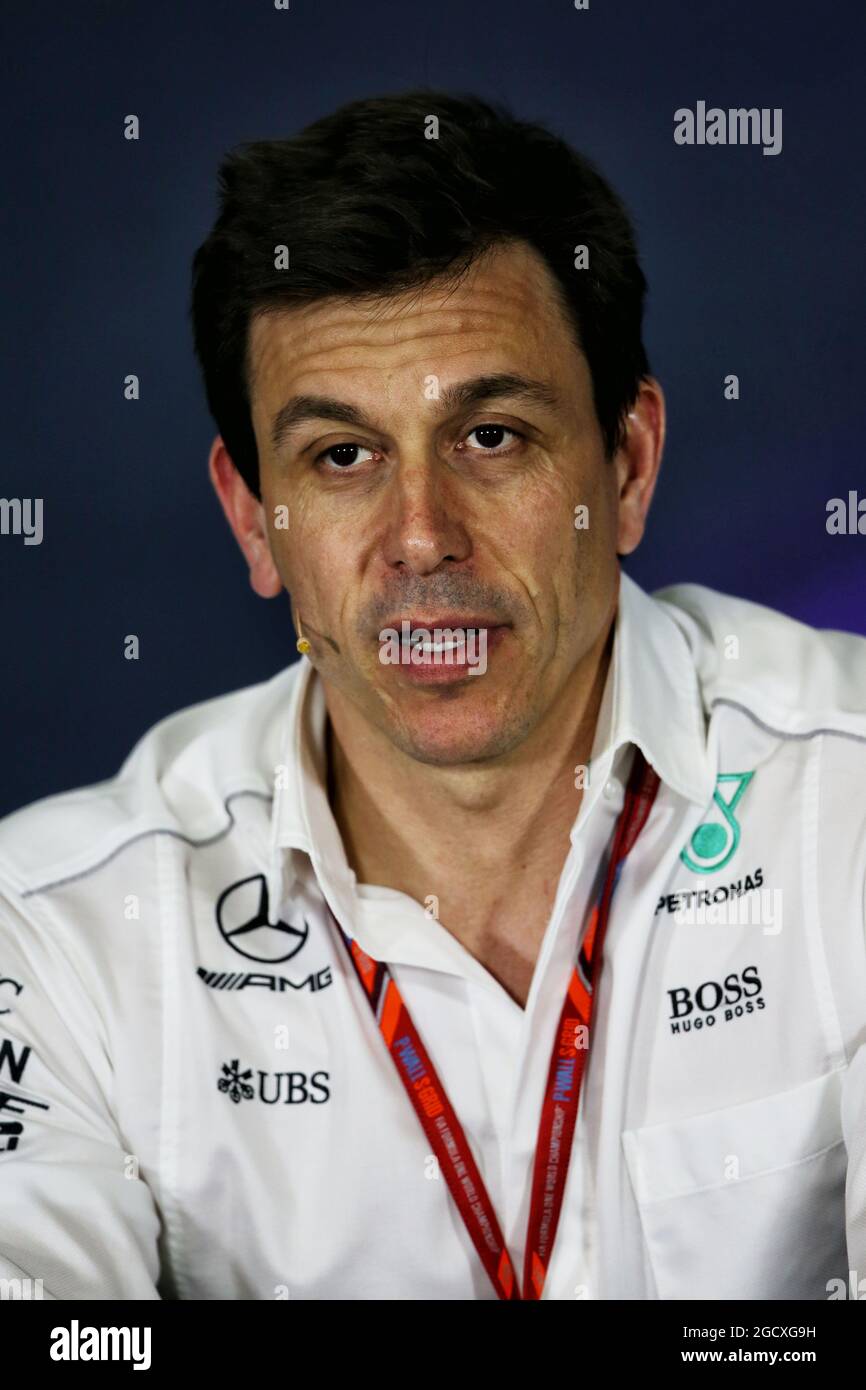 Toto Wolff (GER), azionista e Direttore Esecutivo di Mercedes AMG F1 alla Conferenza stampa della FIA. Gran Premio di Spagna, venerdì 12 maggio 2017. Barcellona, Spagna. Foto Stock