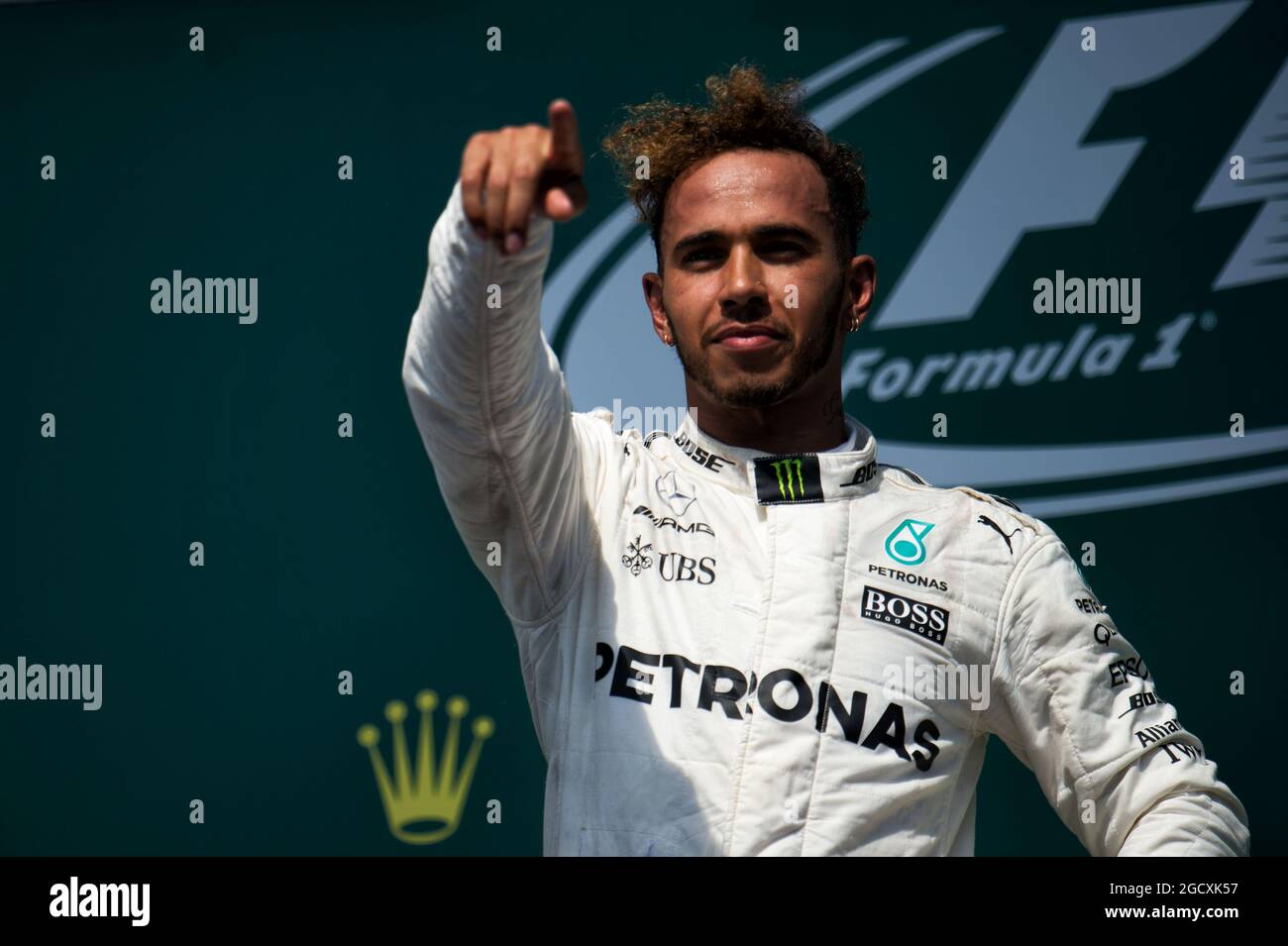 Il vincitore della gara Lewis Hamilton (GBR) Mercedes AMG F1 festeggia sul podio. Gran Premio del Canada, domenica 11 giugno 2017. Montreal, Canada. Foto Stock