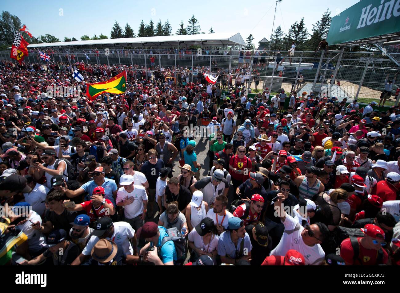 Tifosi sul podio. Gran Premio del Canada, domenica 11 giugno 2017. Montreal, Canada. Foto Stock