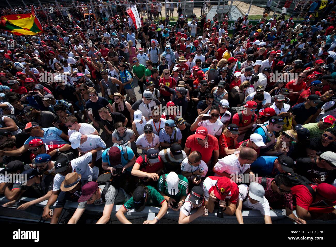 Tifosi sul podio. Gran Premio del Canada, domenica 11 giugno 2017. Montreal, Canada. Foto Stock